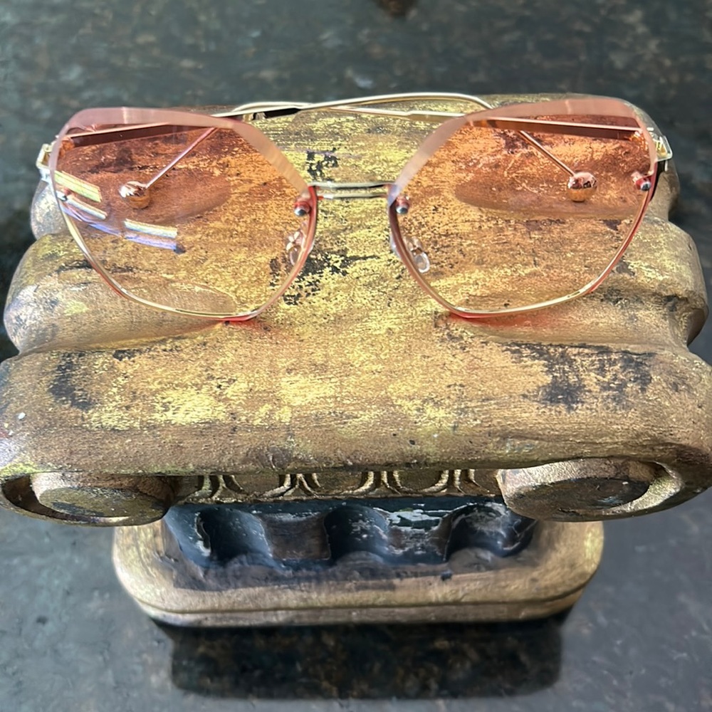 Women's sunglasses **Free with purchase of $30 or more**